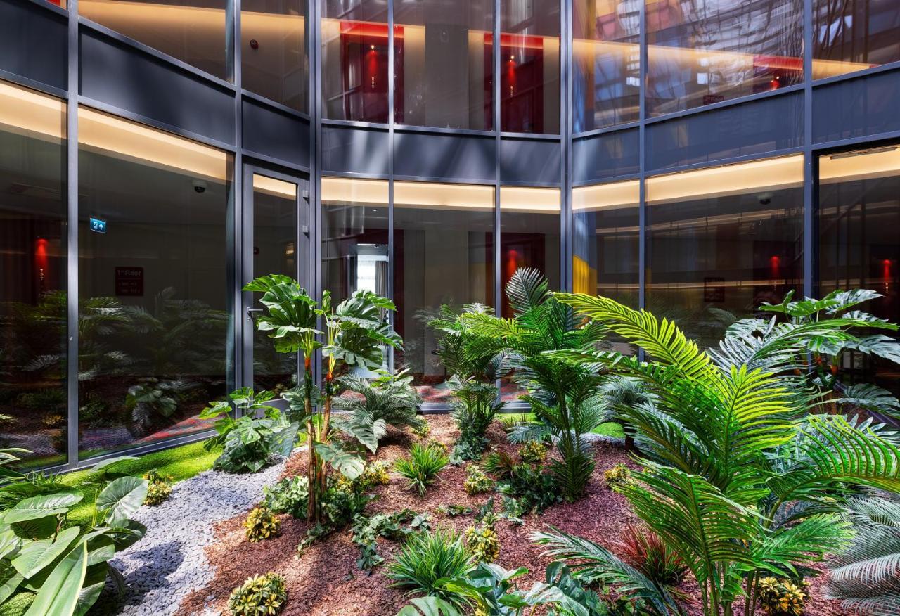 Ibis Styles Istanbul Merter Luaran gambar The interior of the hotel