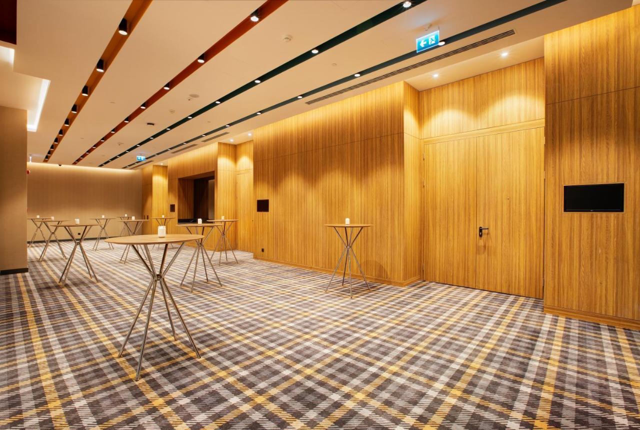 Ibis Styles Istanbul Merter Luaran gambar A carpet floor