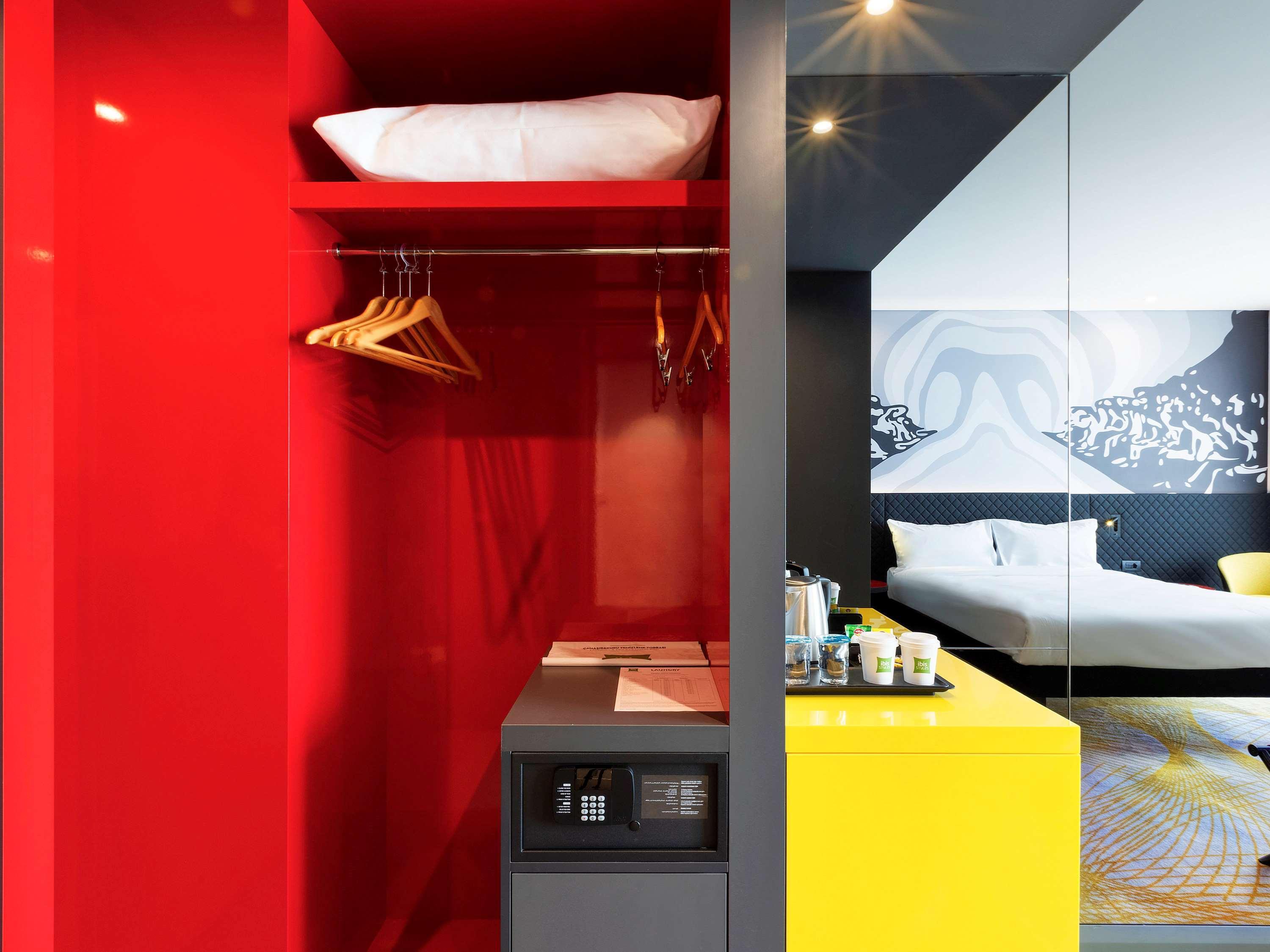 Ibis Styles Istanbul Merter Luaran gambar A room at the hotel