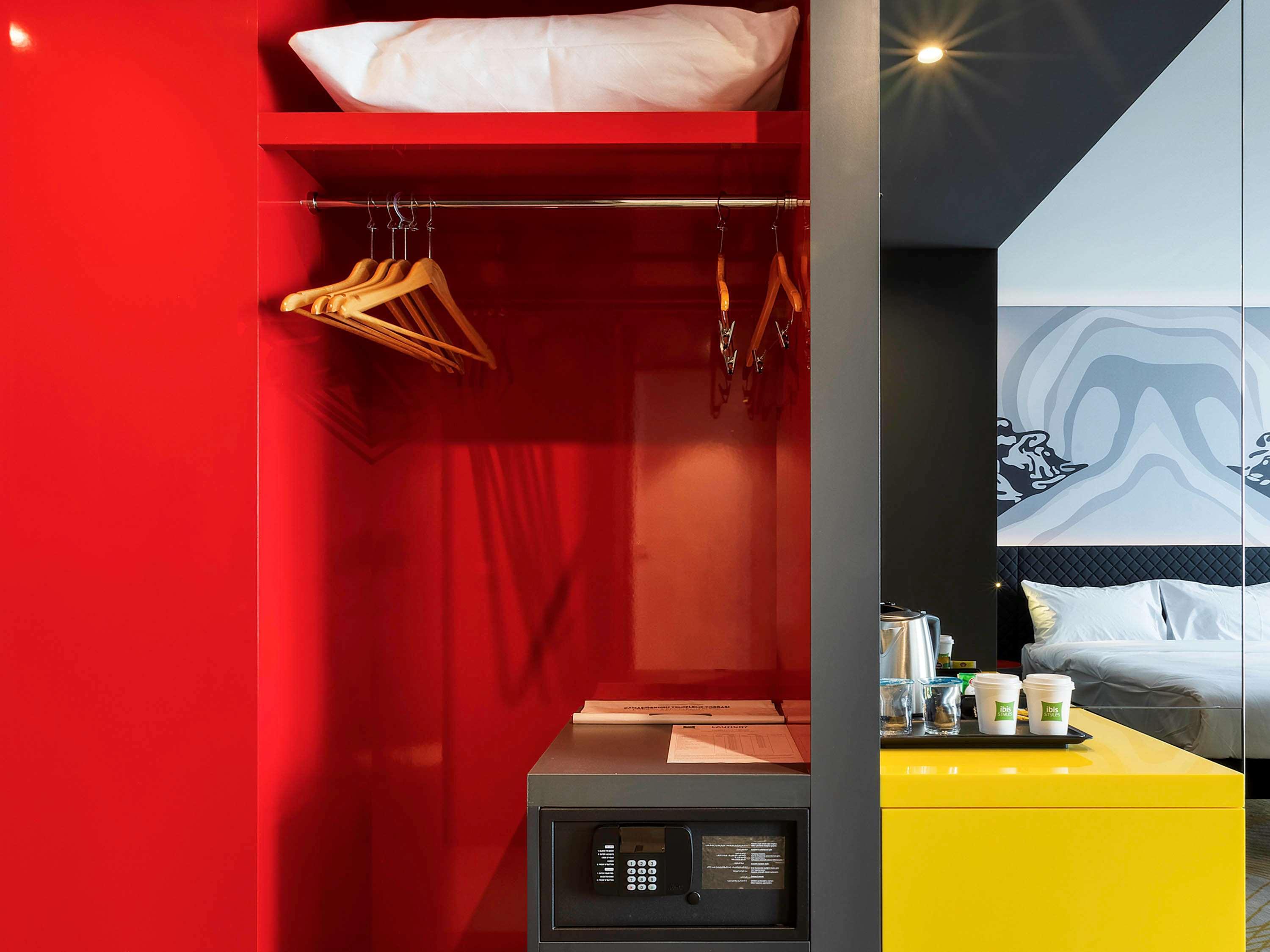 Ibis Styles Istanbul Merter Luaran gambar A room at the hotel