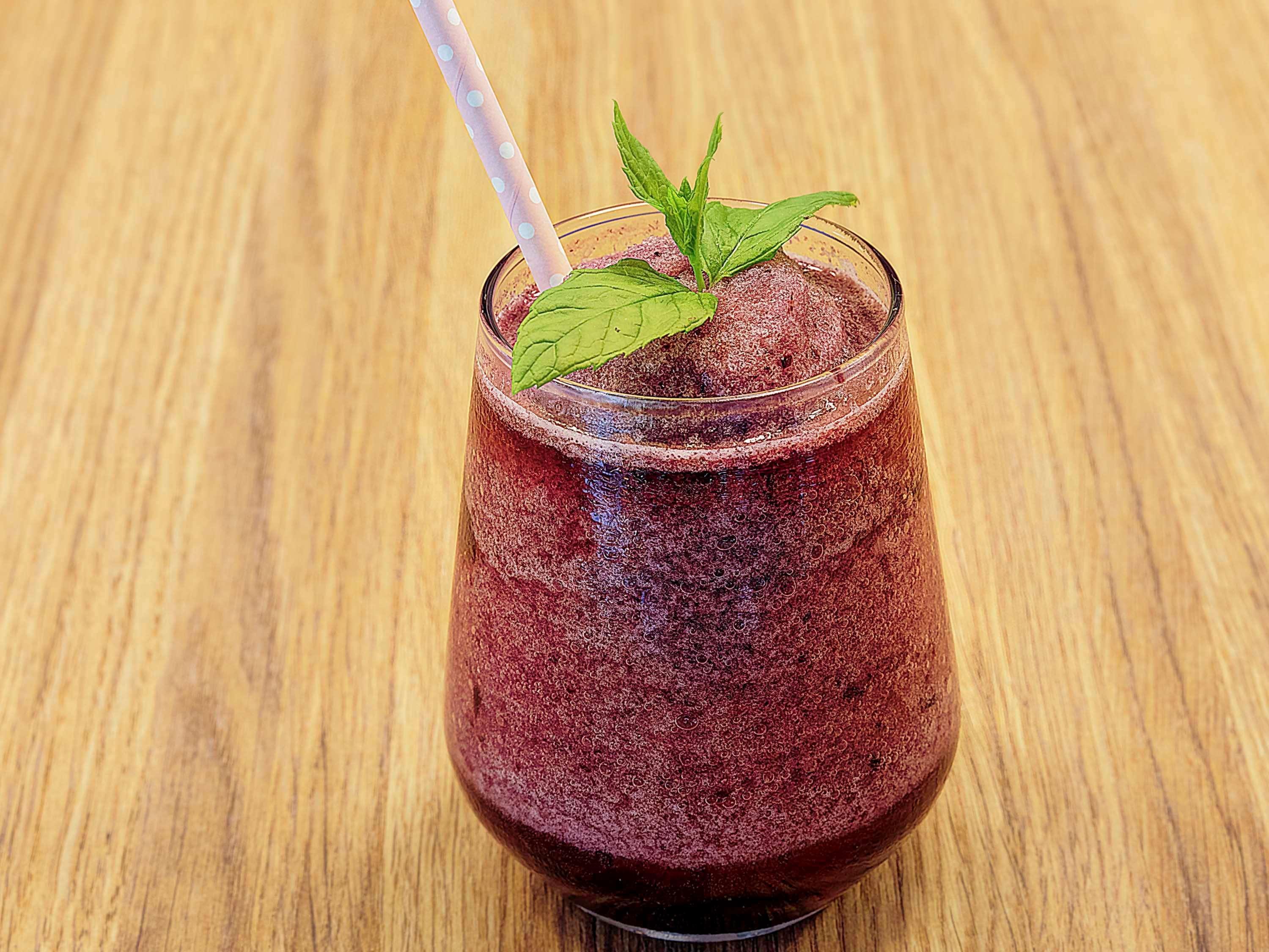 Ibis Styles Istanbul Merter Luaran gambar A blueberry smoothie