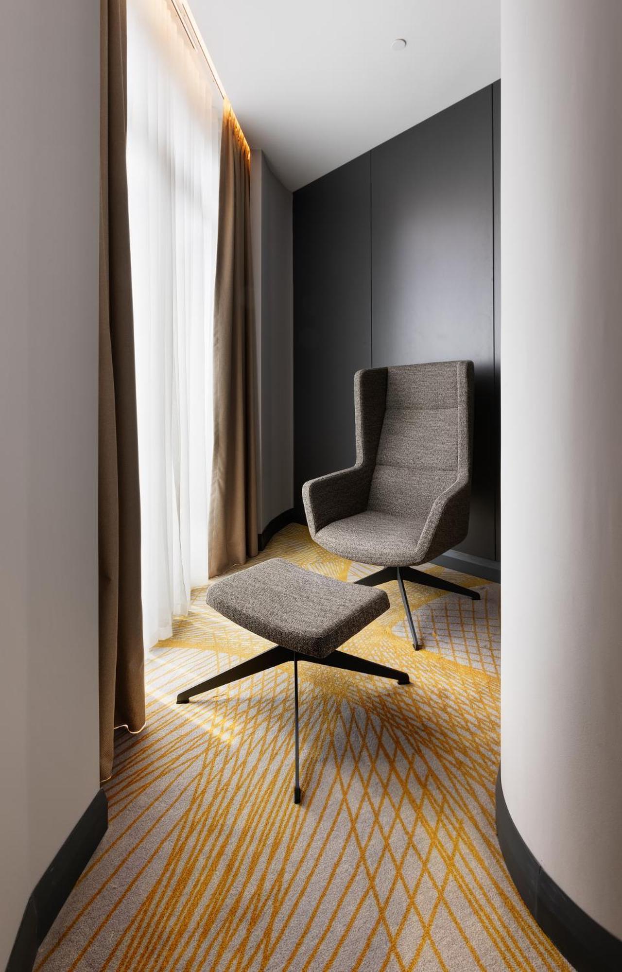 Ibis Styles Istanbul Merter Bilik gambar Armchair and ottoman